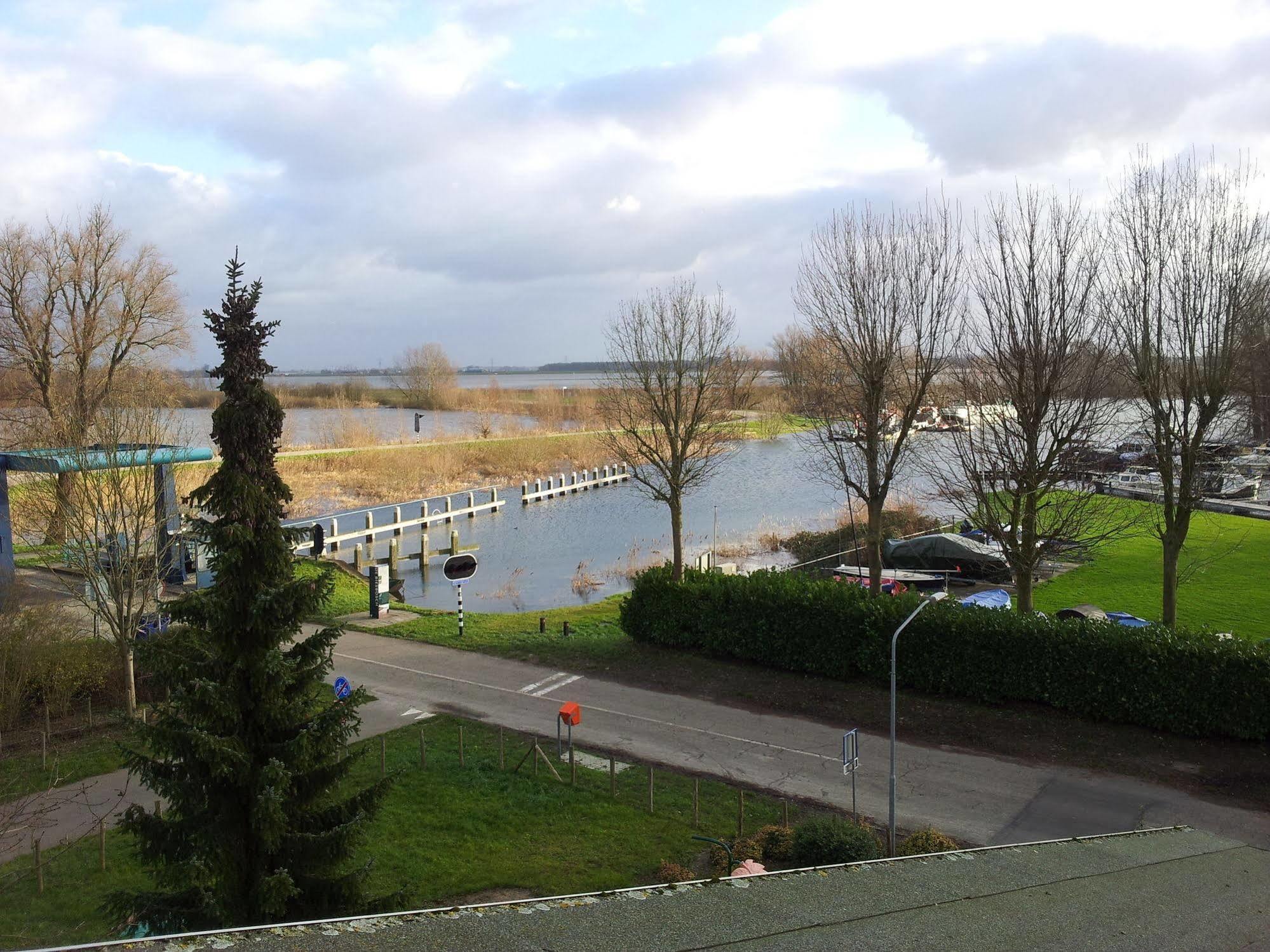 De Brabantse Biesbosch Hotell Werkendam Eksteriør bilde