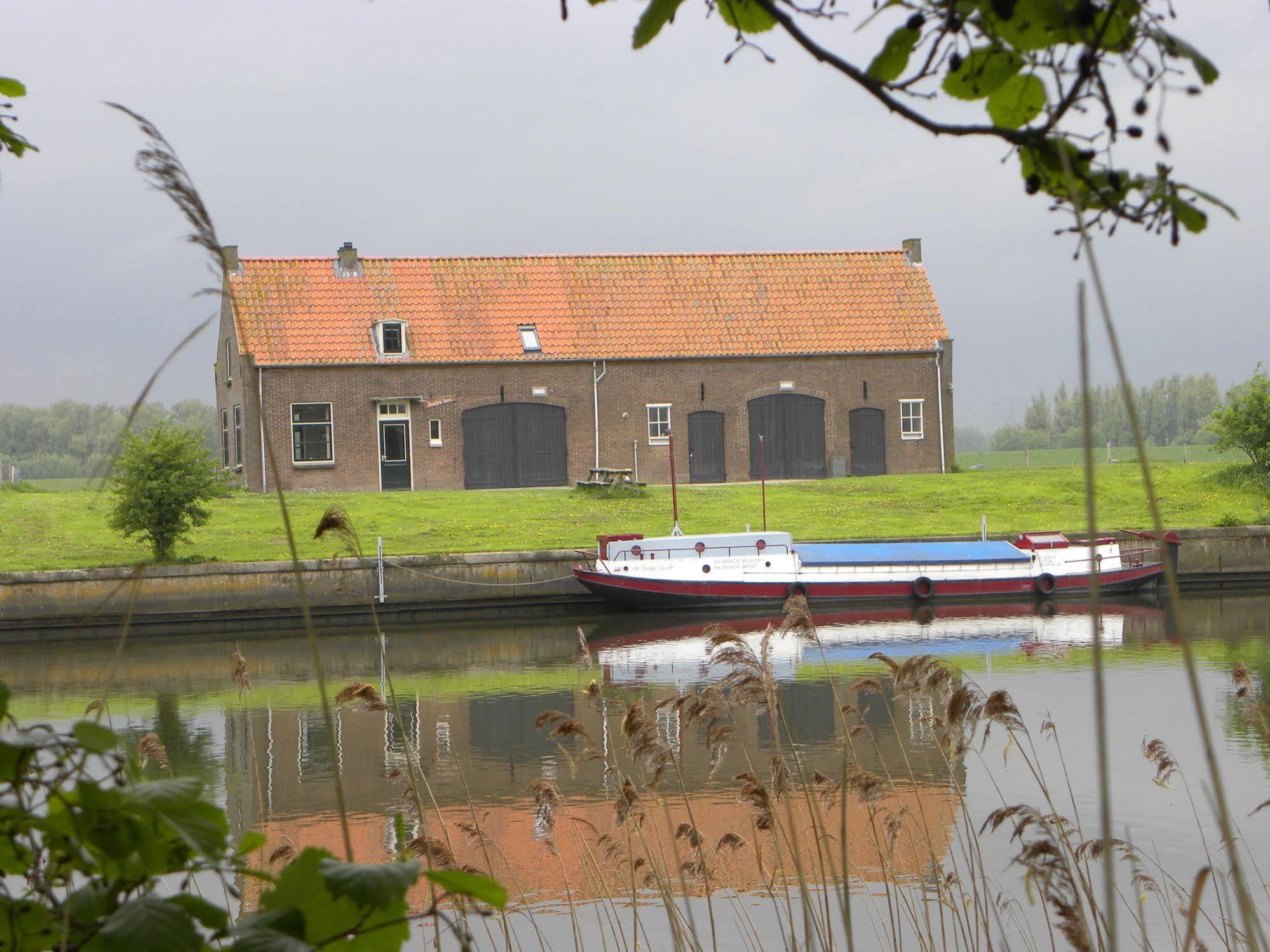 De Brabantse Biesbosch Hotell Werkendam Eksteriør bilde