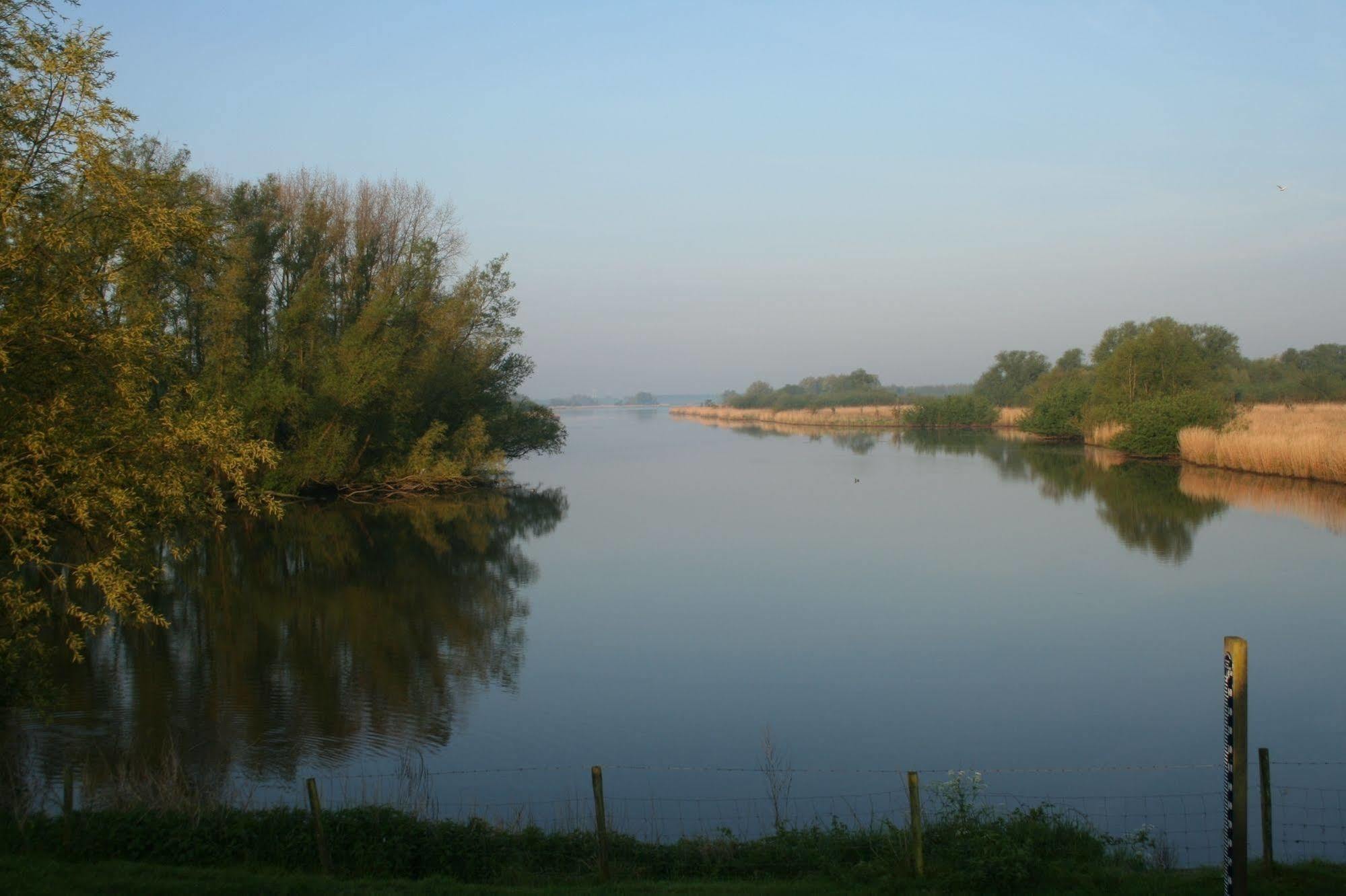 De Brabantse Biesbosch Hotell Werkendam Eksteriør bilde